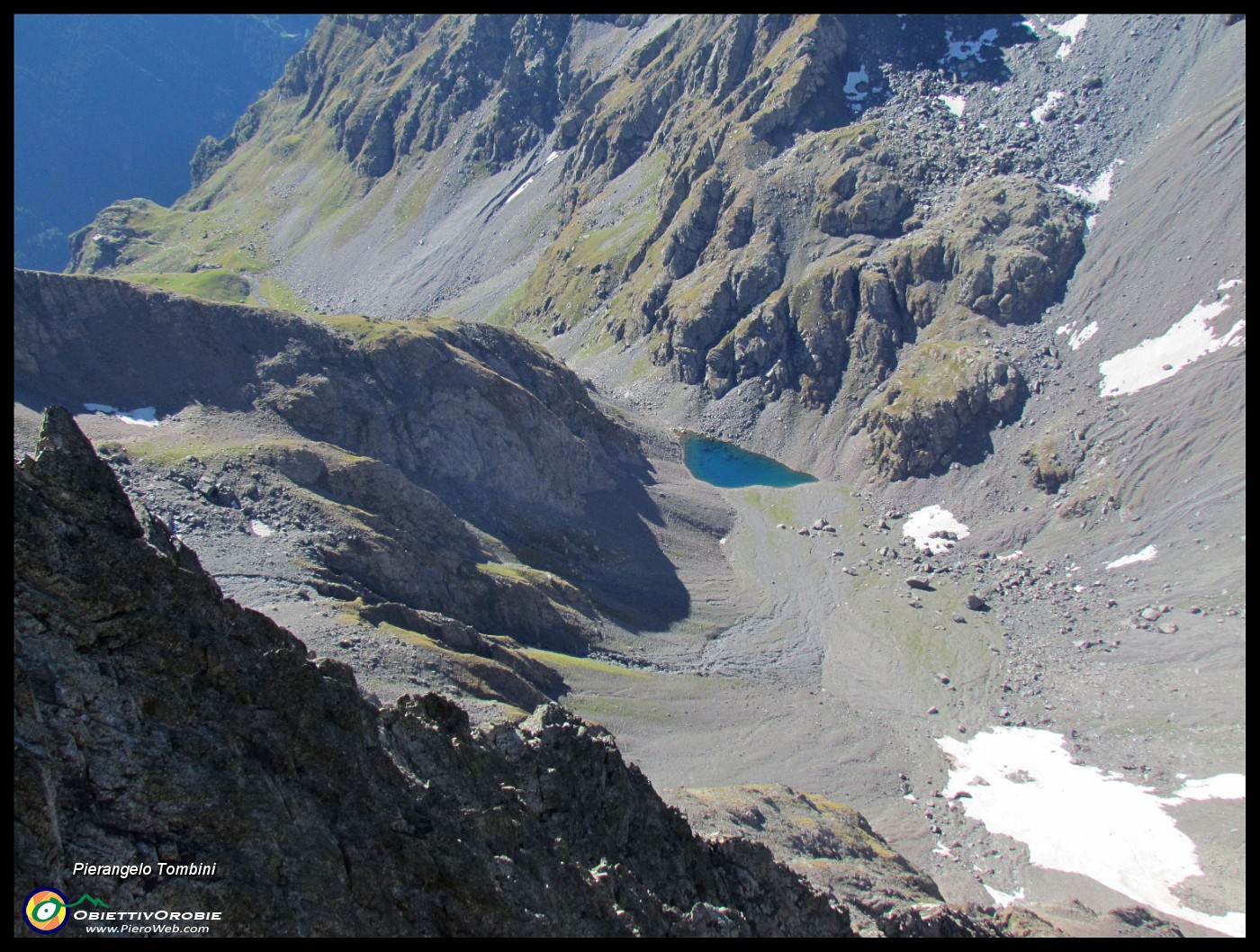 015 Non capita tutti i giorni di fotografare il Lago di Coca dalla vetta del Dente!.JPG -                                